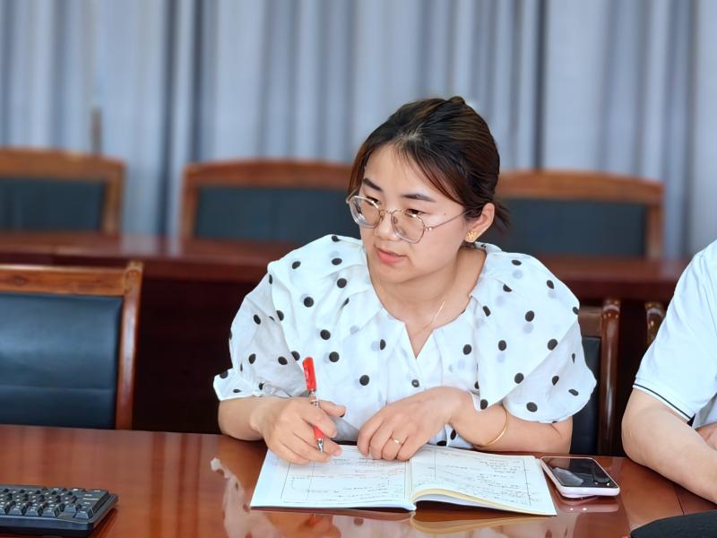 顾小琴评课.jpg